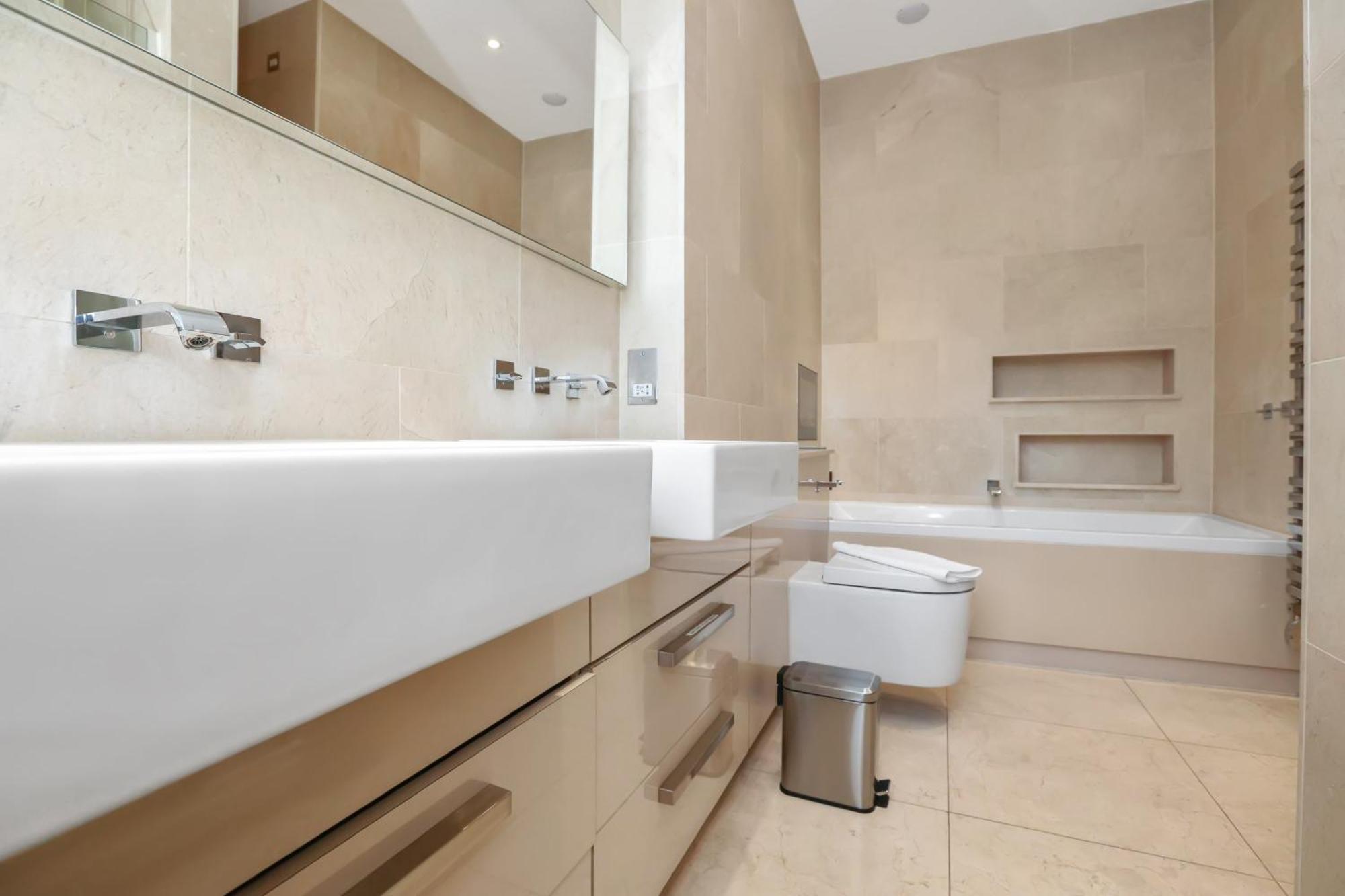 Stunning South Kensington 2 Bed W Terrace