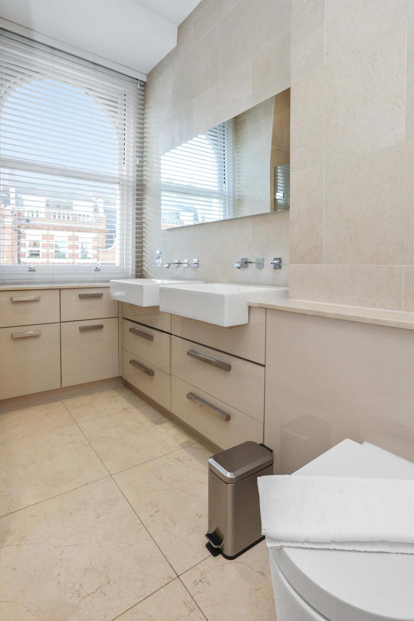 Stunning South Kensington 2 Bed W Terrace *