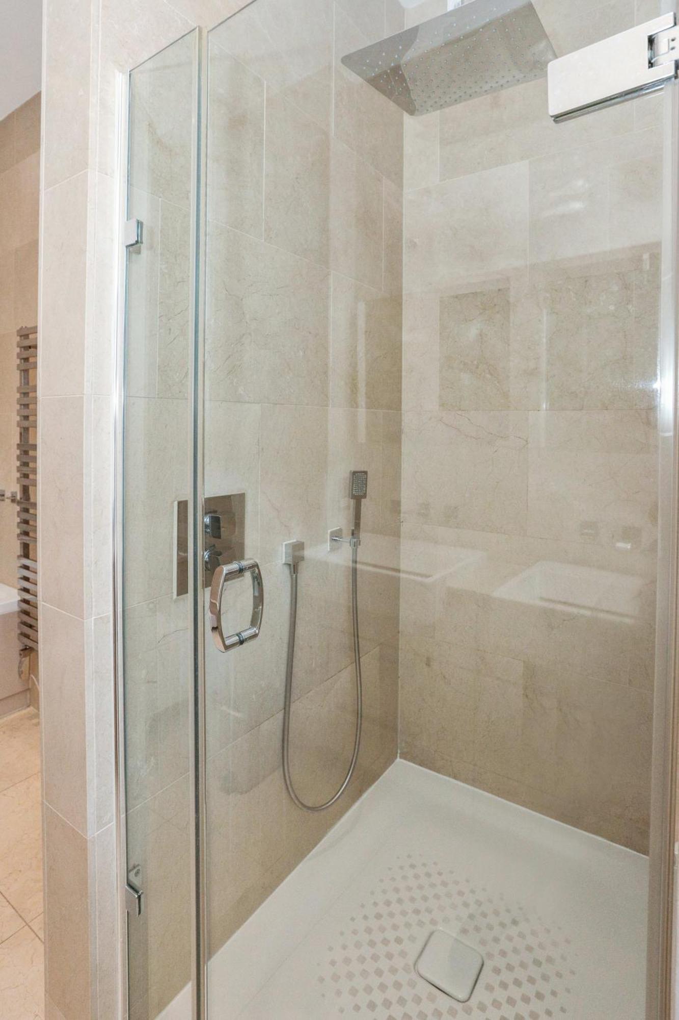 Stunning South Kensington 2 Bed W Terrace Londra