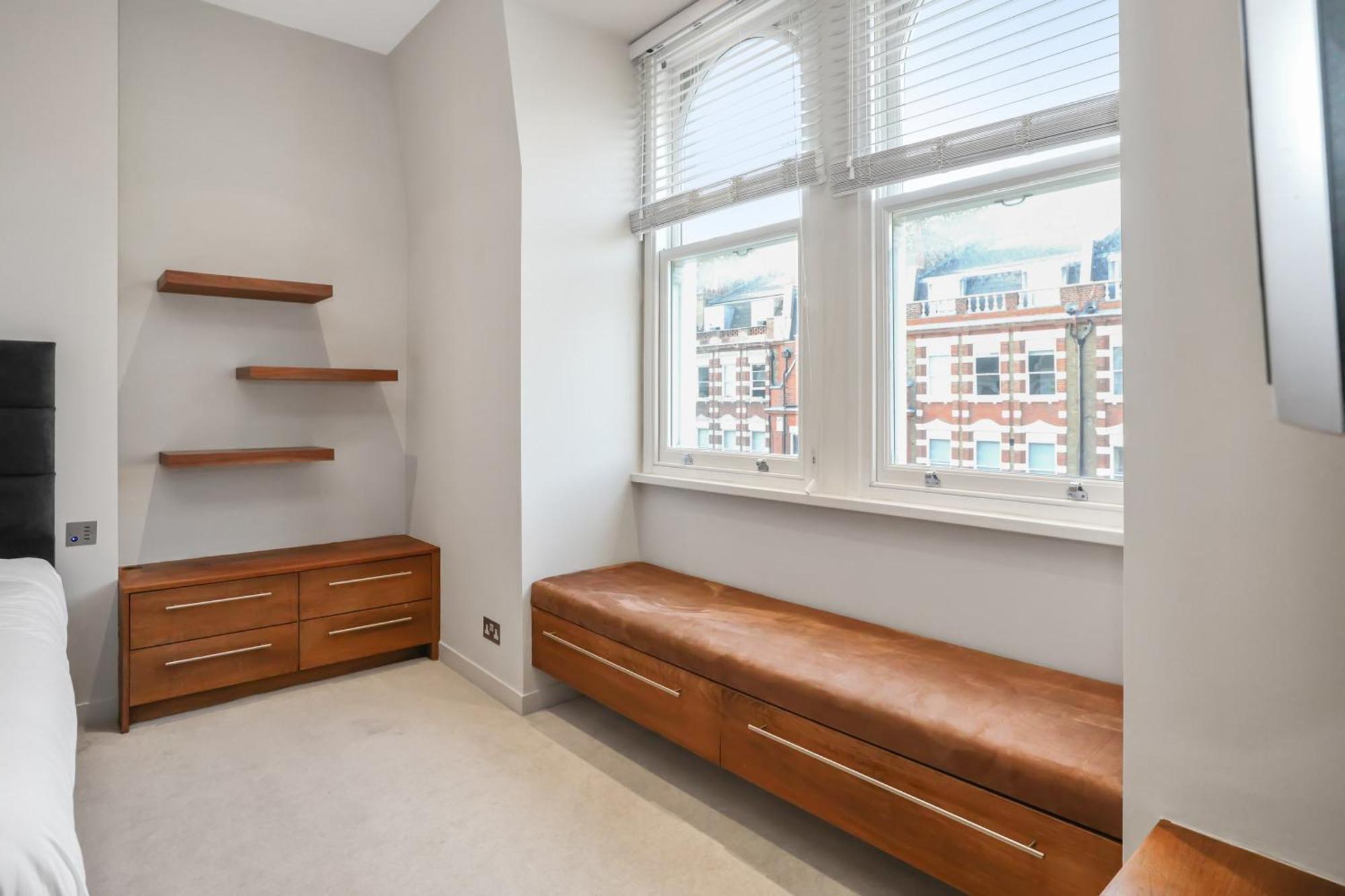 Stunning South Kensington 2 Bed W Terrace *