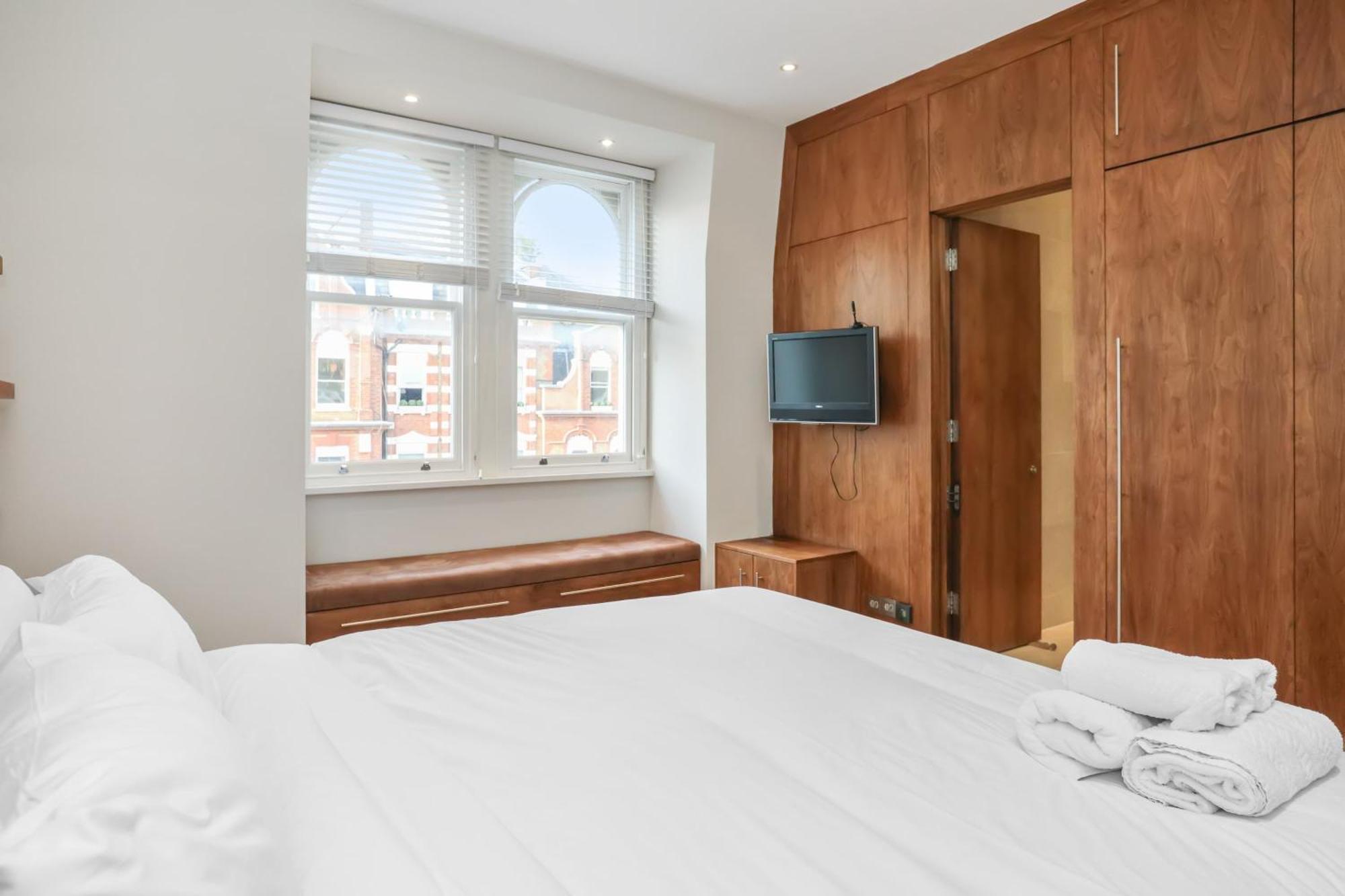 Stunning South Kensington 2 Bed W Terrace *